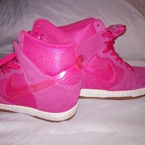 Pink Nike sneakers😎women's size 6.5